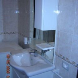 Badezimmer mit Waschbecken im Ferienhaus Ginster an der Costa Rei, Sardinien