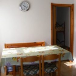 Wohnzimmer mit Sitzgruppe in den Ferienhäusern Pisu an der Costa Rei, Sardinien