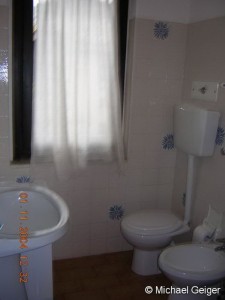 Badezimmer in der Ferienvilla Ginster 58 an der Costa Rei, Sardinien
