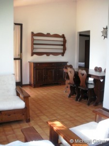 Wohnzimmer in der Ferienwohnung Ginster an der Costa Rei, Sardinien
